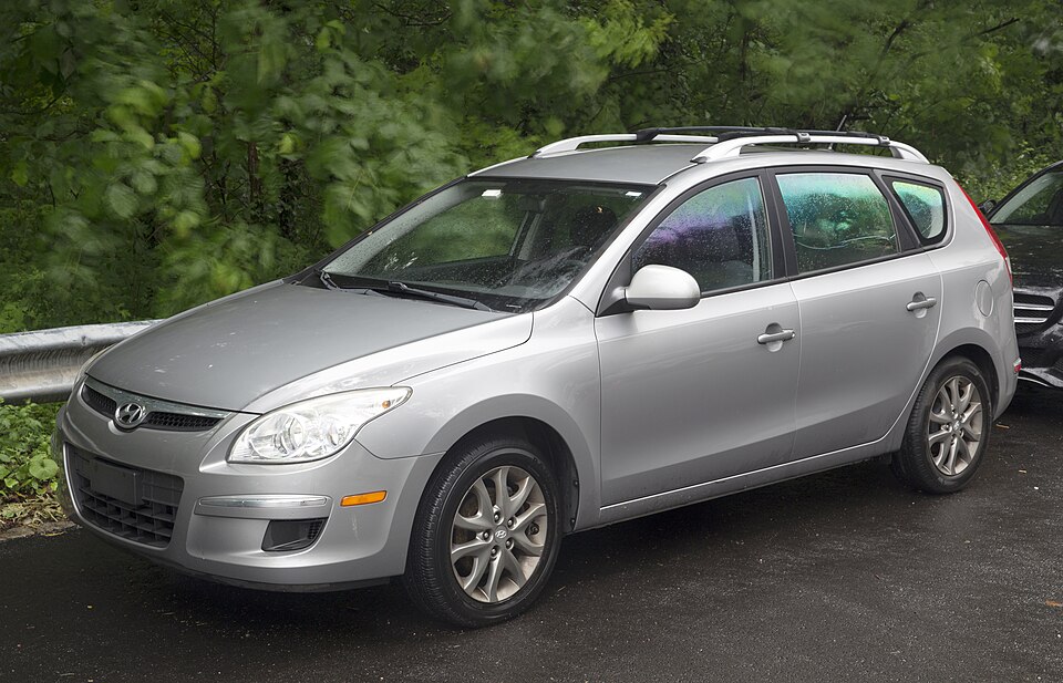2012 Hyundai Elantra Touring GLS, front left (Douglaston)