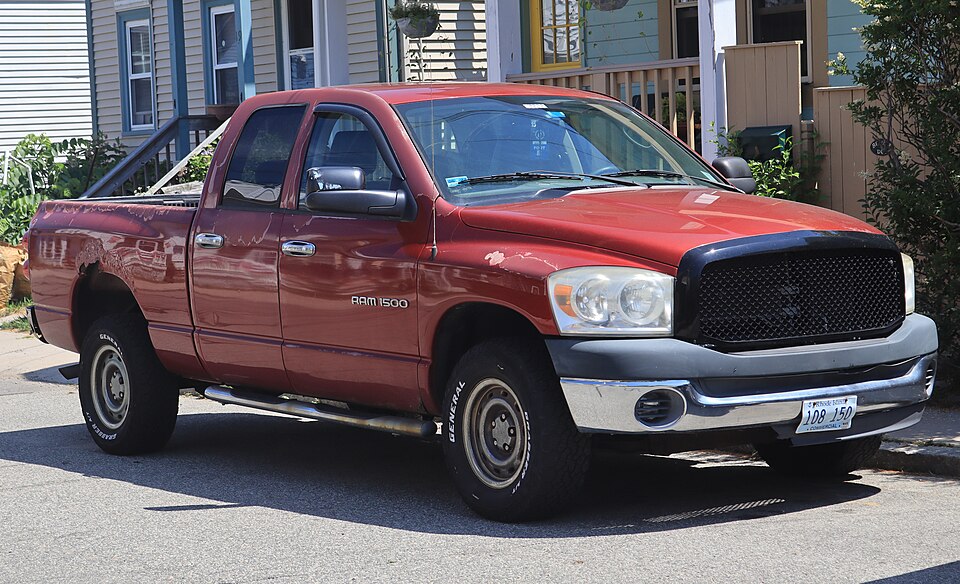 2007 Dodge Ram 1500 SLT in Inferno Red Crystal Pearlcoat, front right, 07-04-2026