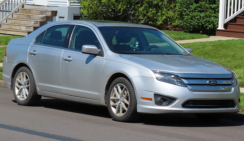 2012 Ford Fusion SEL, front right, 05-09-2023
