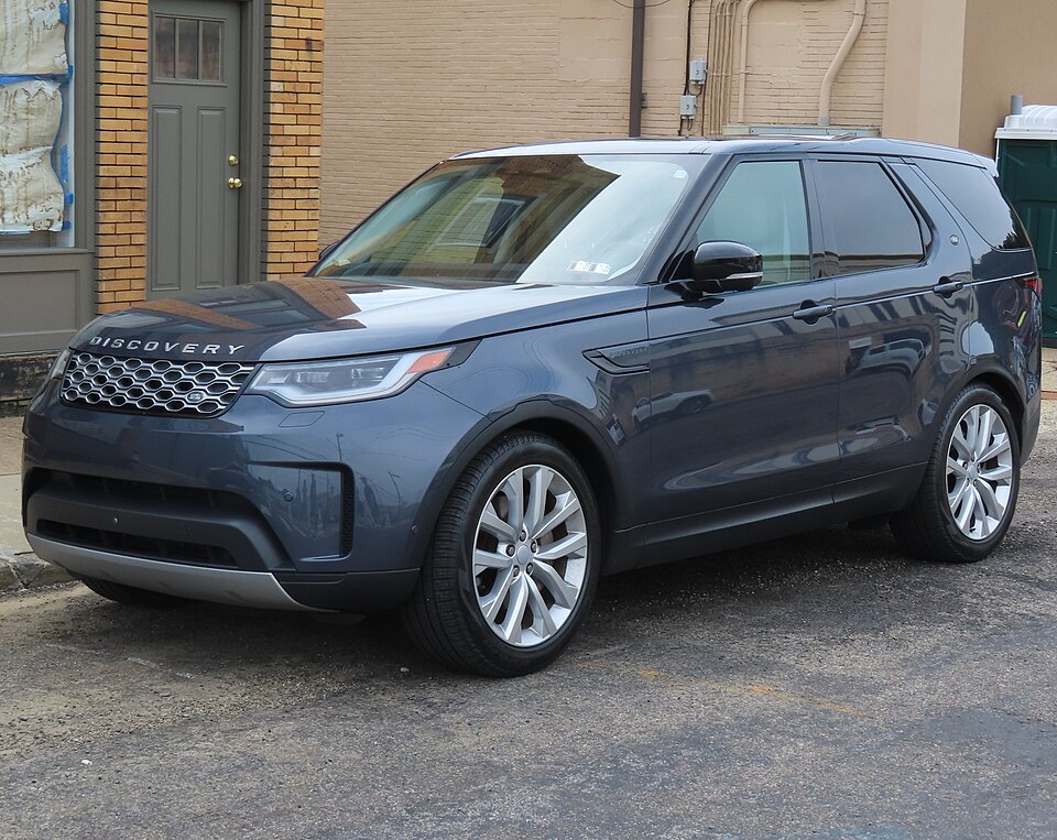 2024 Land Rover Discovery P300 S, front left, 09-12-2026