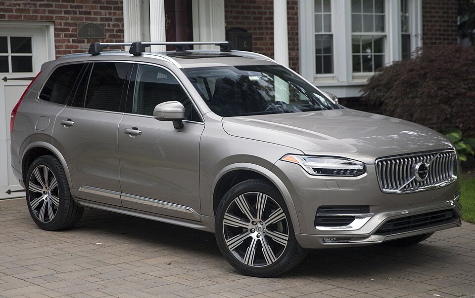 2020 Volvo XC90 T6 Inscription in Birch Light Metallic, front right