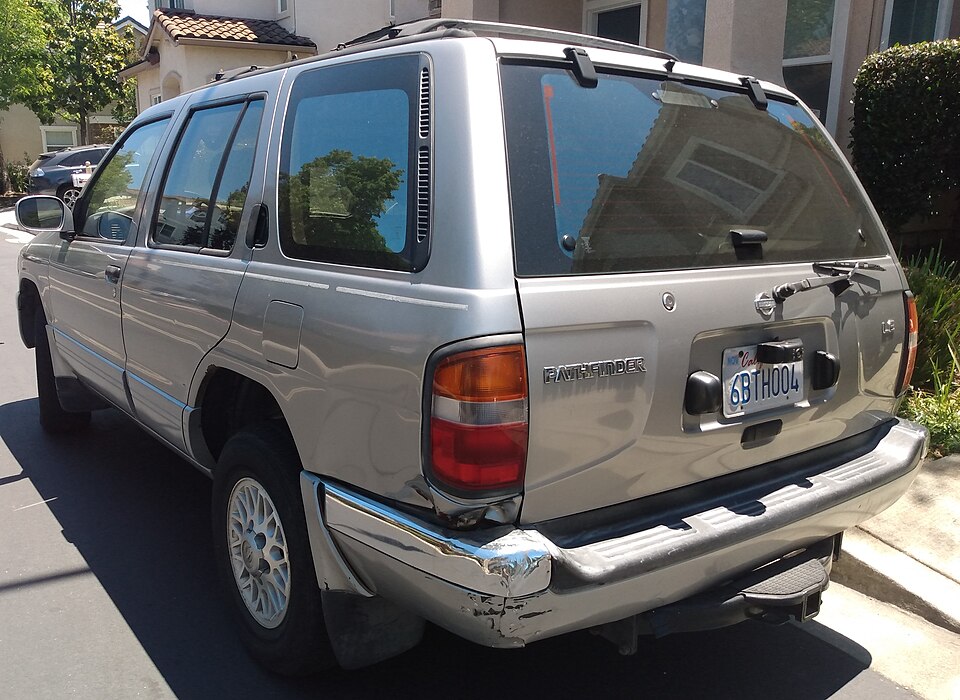 1998 Nissan Pathfinder LE