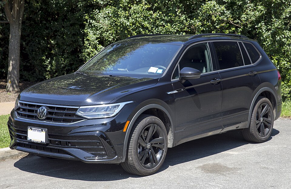 2024 Volkswagen Tiguan 4Motion SE R-Line Black, front left