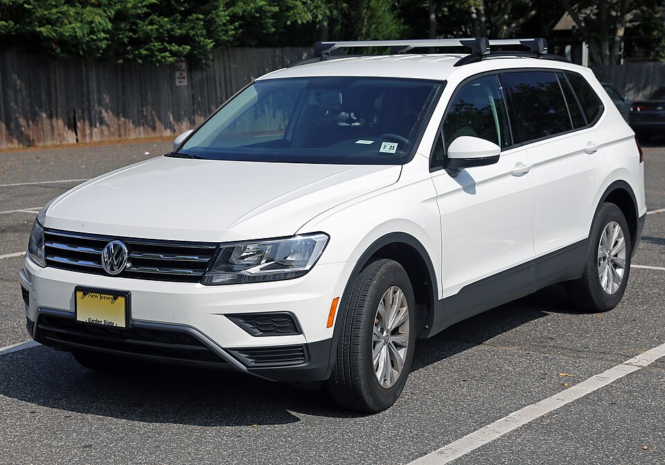 2018 Volkswagen Tiguan S 4Motion (US), front left