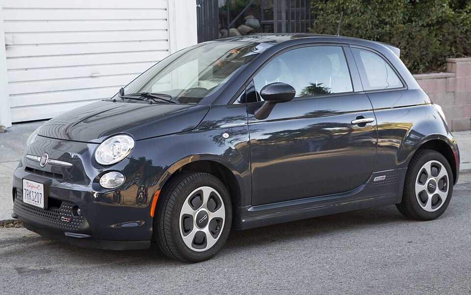 2016 Fiat 500e, Silver Lake (front left)