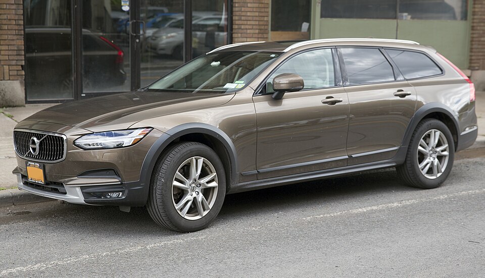 2018 Volvo V90 Cross Country in Maple Brown Metallic, front left