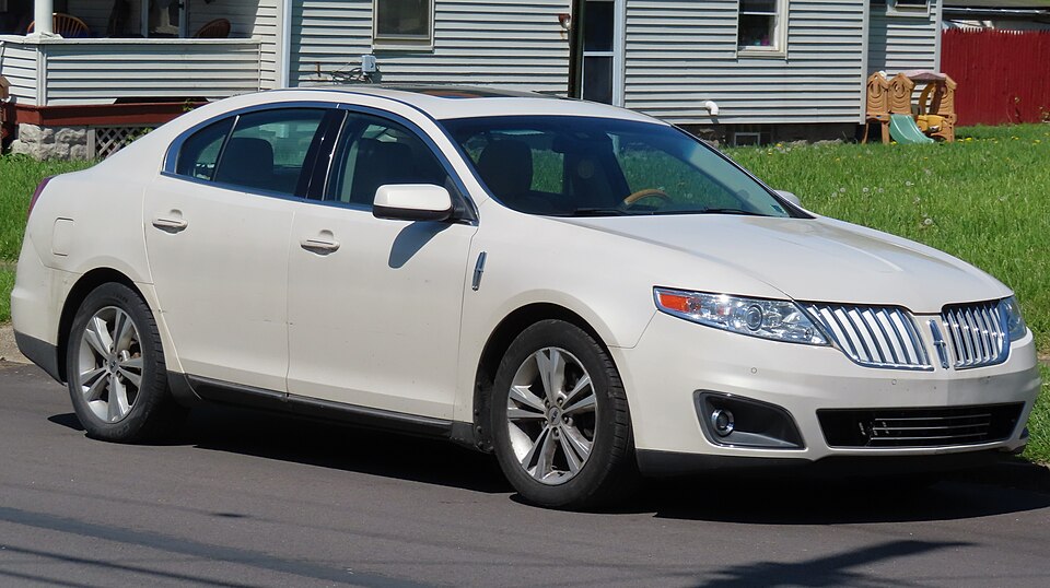 2009 Lincoln MKS AWD, front right, 05-09-2023