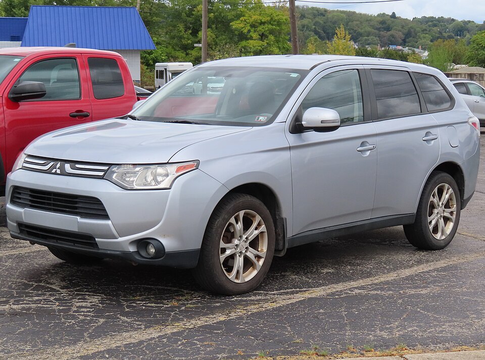 2014 Mitsubishi Outlander SE, front left, 09-28-2024
