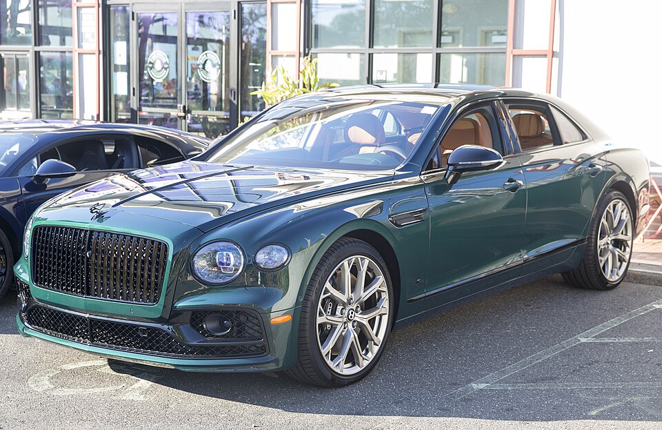 2023 Bentley Flying Spur S V8 in Viridian, front left