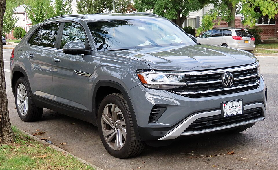 2020 Volkswagen Atlas Cross Sport, front 10.1.20