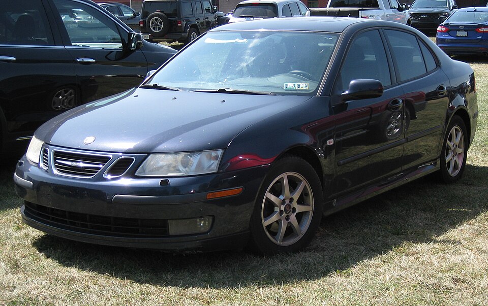 2007 Saab 9-3 2.0T in Parchment Gray Metallic, front left, 09-03-2023