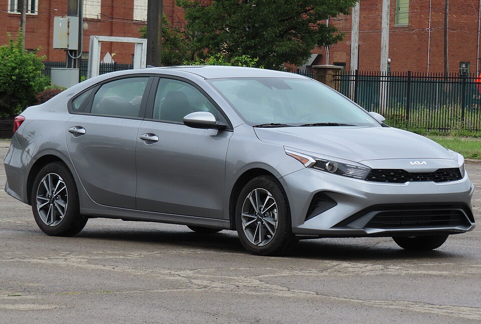 2023 Kia Forte LXS, front right, 08-03-2024
