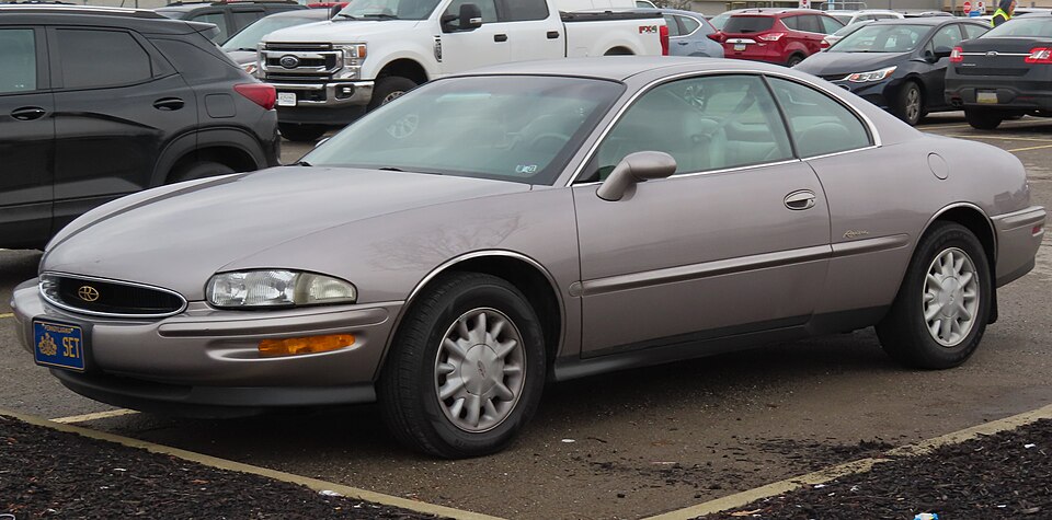 1996 Buick Riviera Supercharged, front left, 12-08-2022