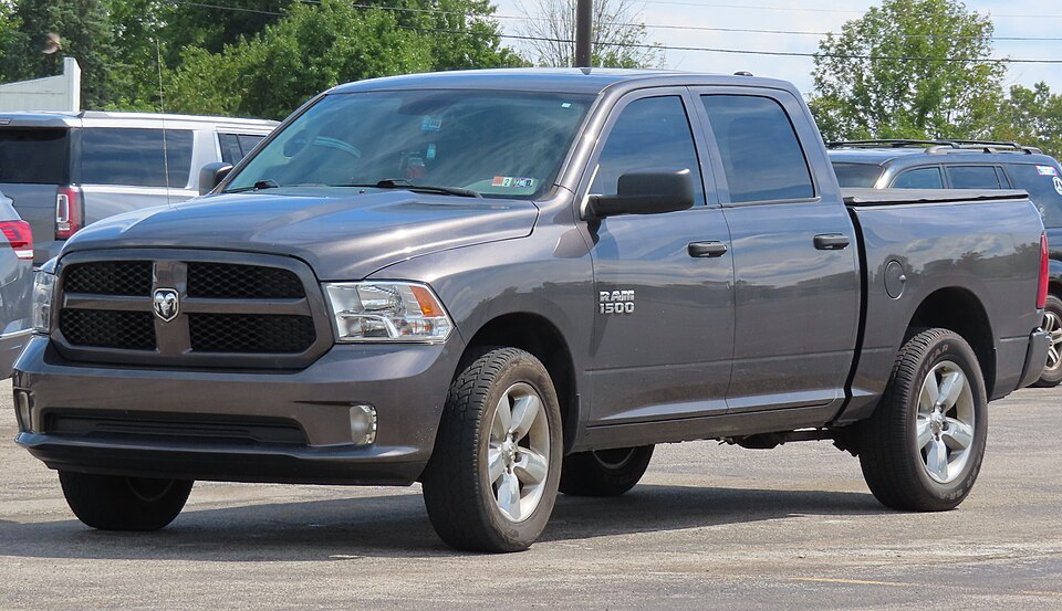 2017 Ram 1500 Express Crew Cab, front left, 09-02-2022
