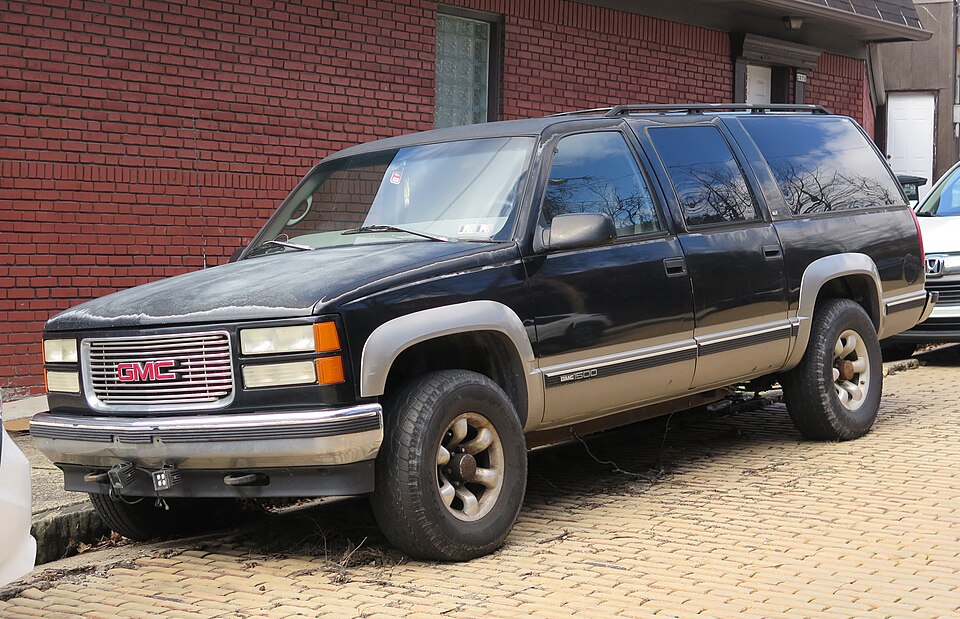 1999 GMC Suburban 1500 SLE in Onyx Black, front left, 03-28-2026