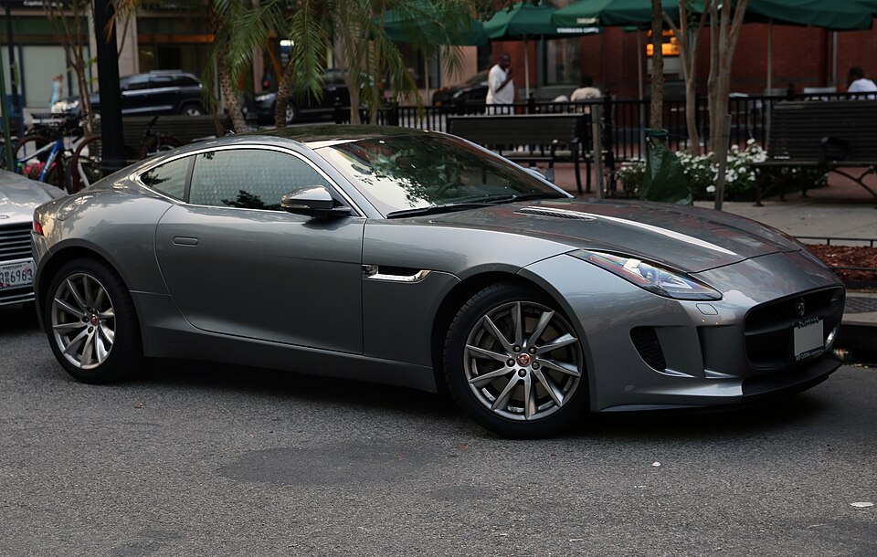 2015 Jaguar F-type coupé, front right