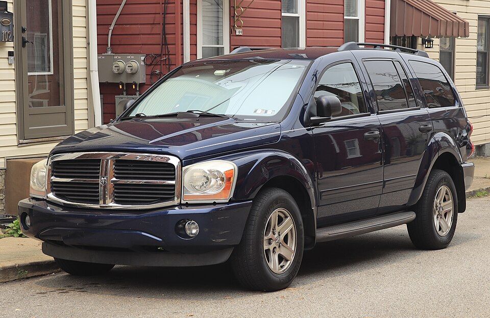 2005 Dodge Durango SLT in Patriot Blue Pearl, front left, 07-17-2026