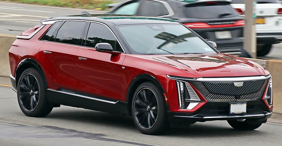 2024 Cadillac Lyriq Luxury, front 7.1.25