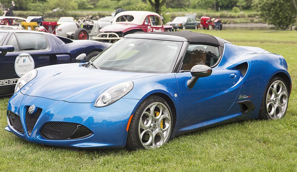 2020 Alfa Romeo 4C Spider Italia in Misano Blue, front left