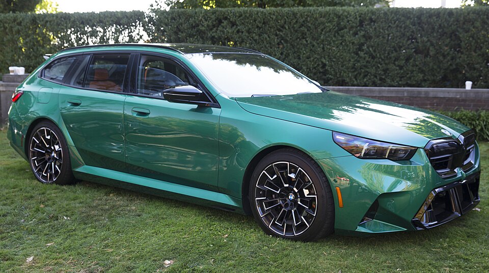 2025 BMW M5 Touring in Isle of Man Green, front right