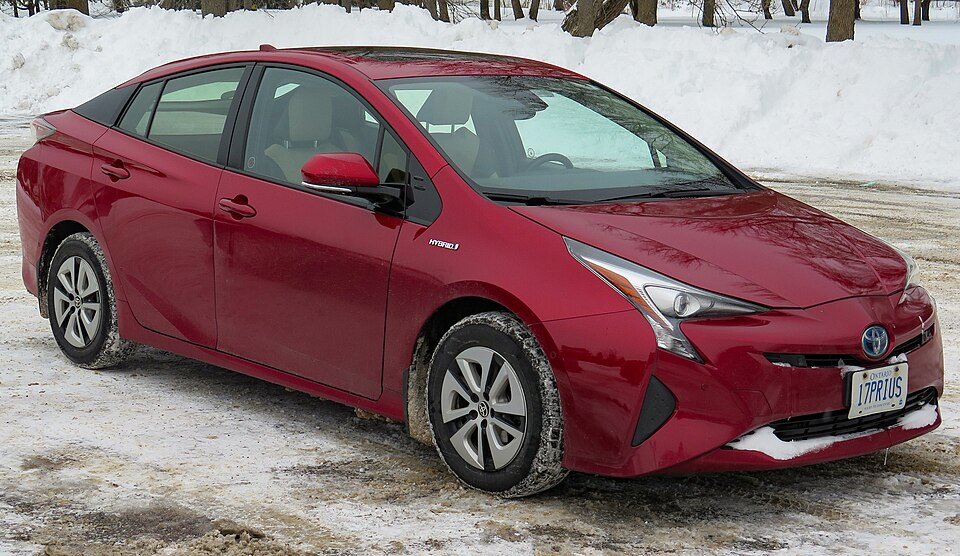 2017 Toyota Prius Technology Package in Hypersonic Red, Front Right, 01-21-2023