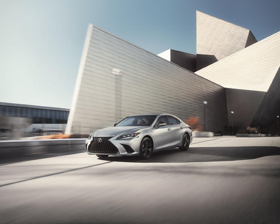 2025 Lexus ES 300h 001