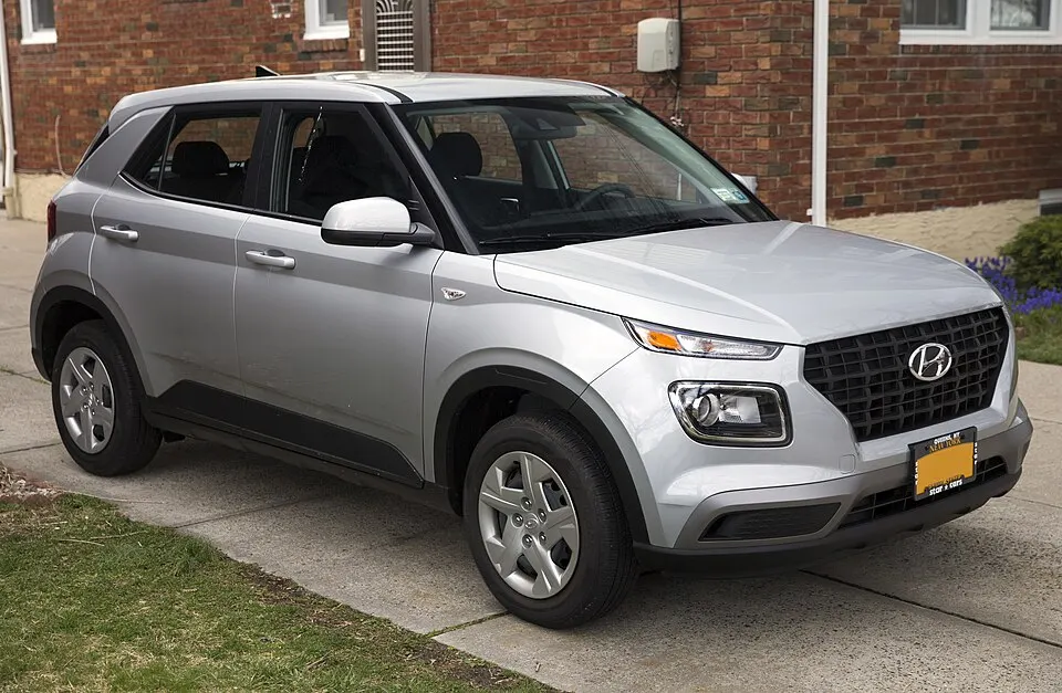 2020 Hyundai Venue SE in Stellar Silver, front right, photographed in United States