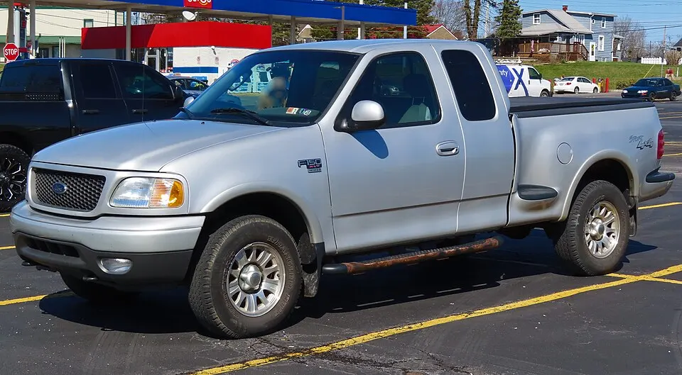 2003 Ford F-150 XLT SuperCab Flareside 4x4 with XLT Sport Group, front left, 03-30-2023, photographed in United States