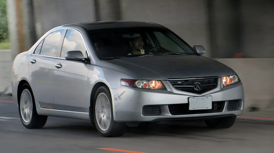 2005 Acura TSX in Satin Silver Metallic, Front Right, 09-03-2022, photographed in Canada