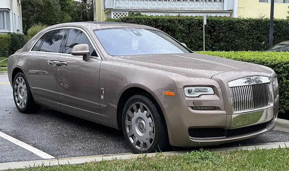 2016 Rolls-Royce Ghost sedan in Platinum, front right, 01-14-2024, photographed in United States
