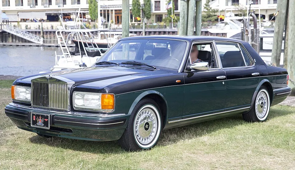 1996 Rolls-Royce Silver Spur "Pickwick" Springfield Edition, front left, photographed in United States