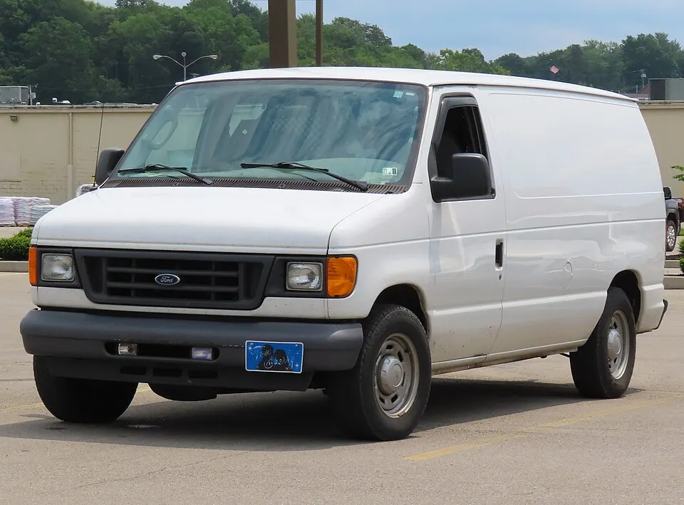 2006 Ford E-150 Van Commercial, front left, 07-12-2023, photographed in United States