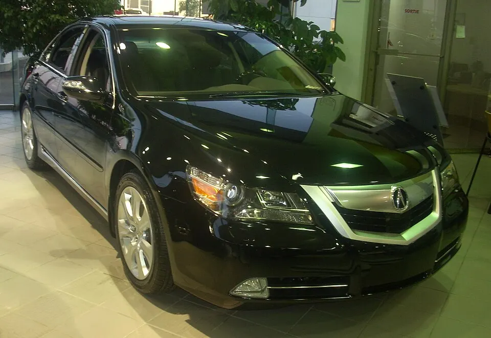 '09 Acura RL, photographed in Canada
