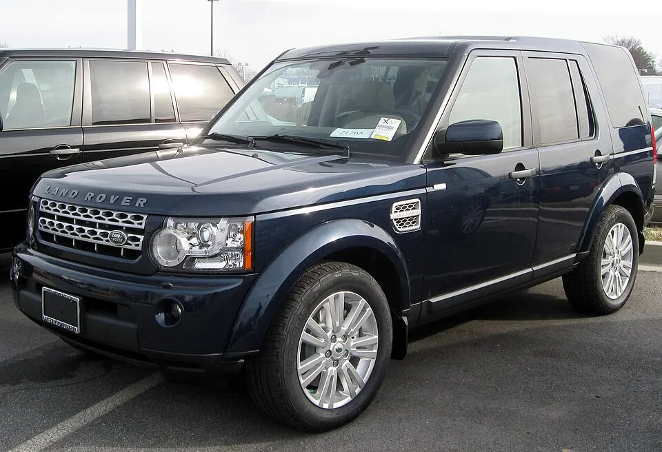 2011 Land Rover LR4 -- 12-31-2010 2, photographed in United States
