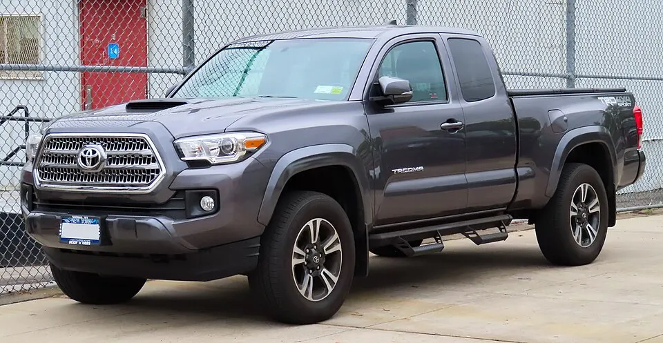 2016 Toyota Tacoma TRD Sport Access Cab 3.5L front 5.14.19, photographed in United States