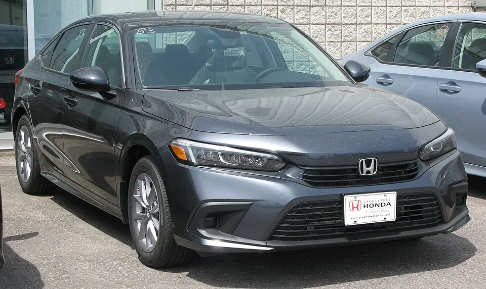 2022 Honda Civic EX, Front Right, 06-20-2021, photographed in Canada