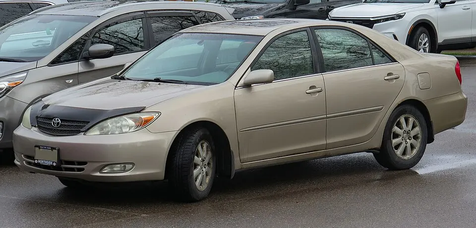 2002 Toyota Camry XLE V6 in Desert Sand Mica, Front Left, 04-30-2023, photographed in Canada