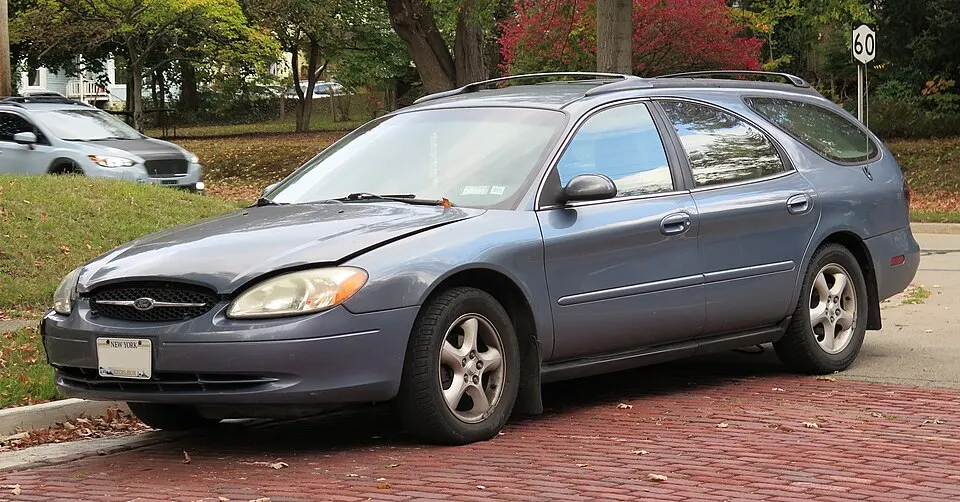 2000 Ford Taurus wagon in Graphite Blue Metallic, front left, 10-11-2025, photographed in United States