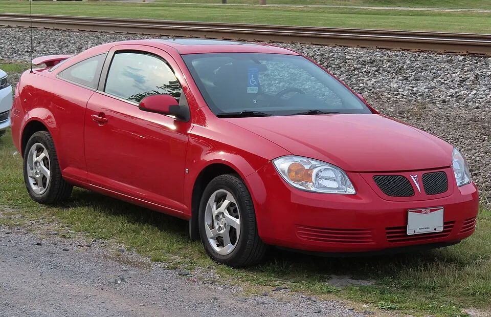 2008 Pontiac G5 Coupe, front right, 06-19-2023, photographed in United States