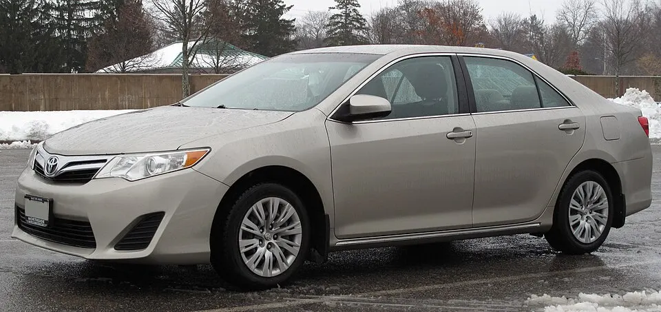 2013 Toyota Camry LE in Crème Brûlée Mica, Front Left, 12-15-2021, photographed in Canada