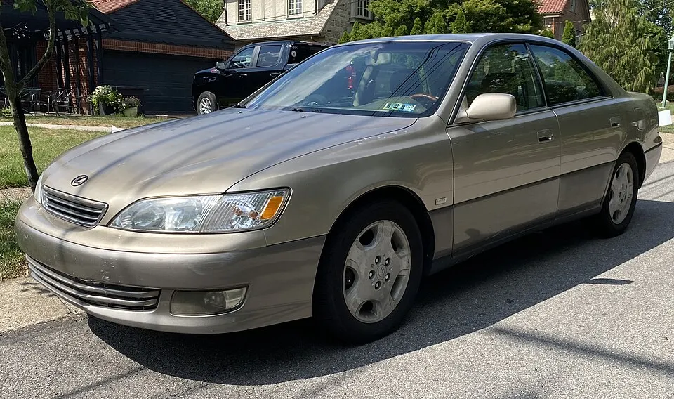 2000 Lexus ES 300 in Cashmere Beige Metallic, front left, 07-21-2022, photographed in United States