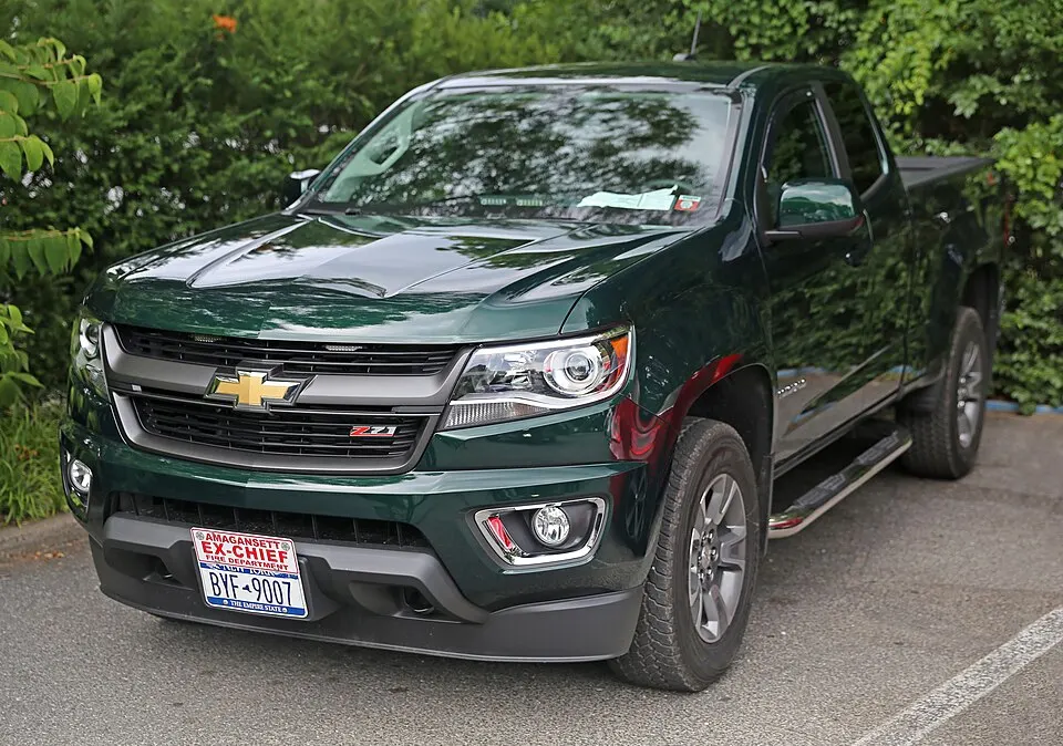 2015 Chevrolet Colorado Z71 Extended Cab 4WD, front, photographed in United States