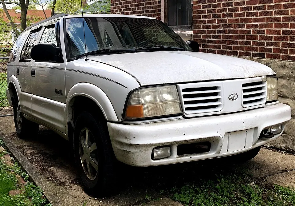 1999 Oldsmobile Bravada, photographed in United States