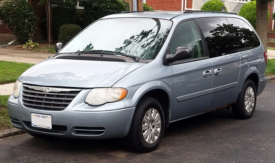 2005 Chrysler Town & Country LX (facelift), front 8.25.23, photographed in United States