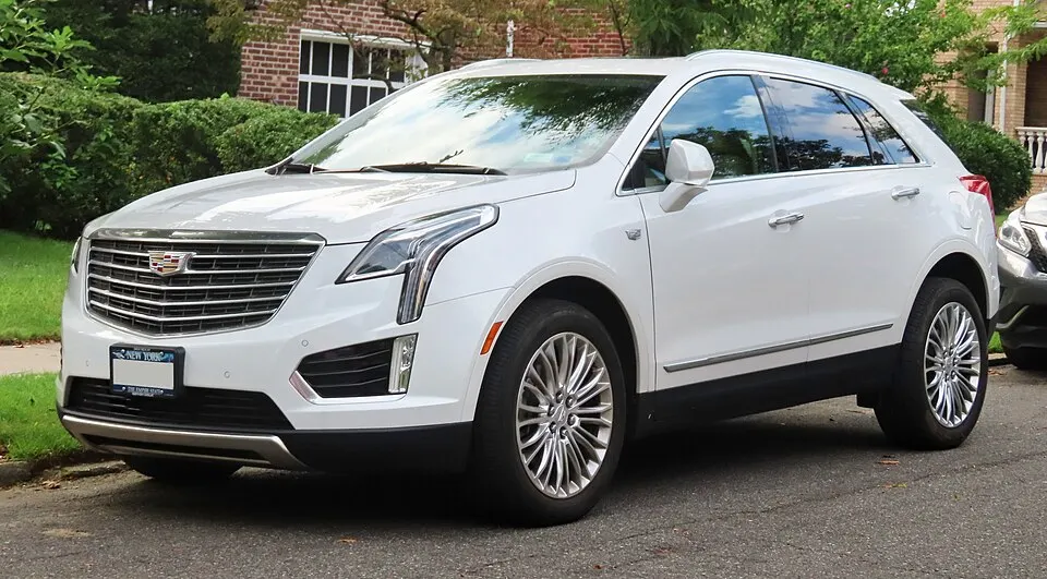 2017 Cadillac XT5, front 8.29.20, photographed in United States