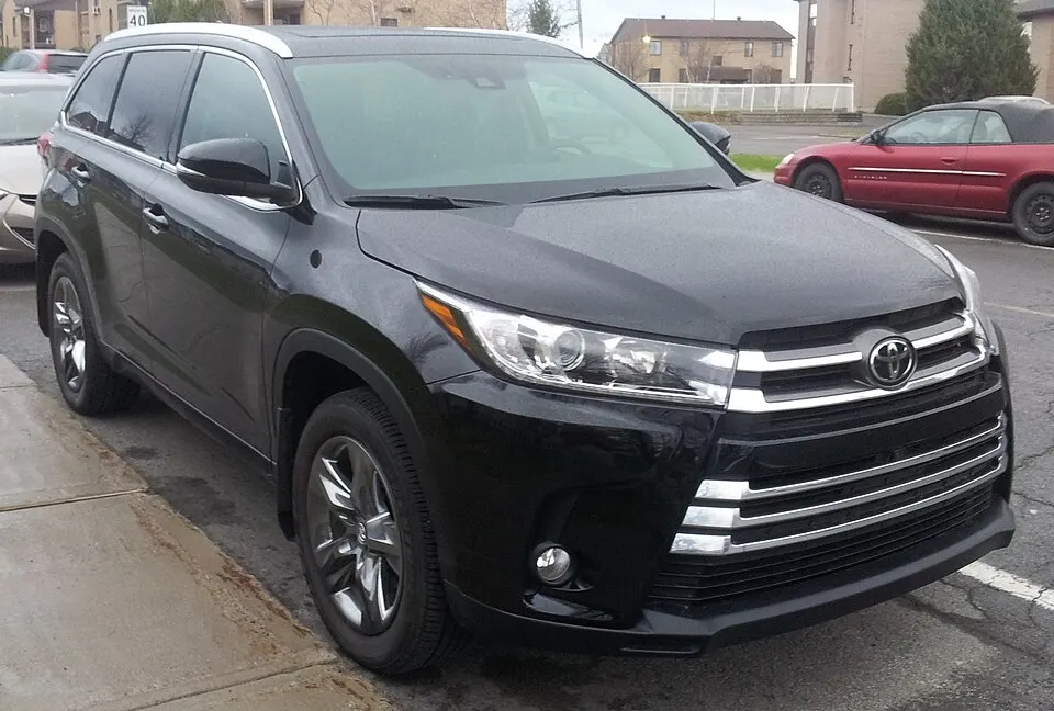 '17 Toyota Highlander, photographed in Canada