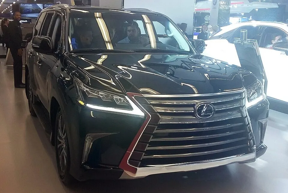 '16 Lexus LX 570 (MIAS '16), photographed in Canada