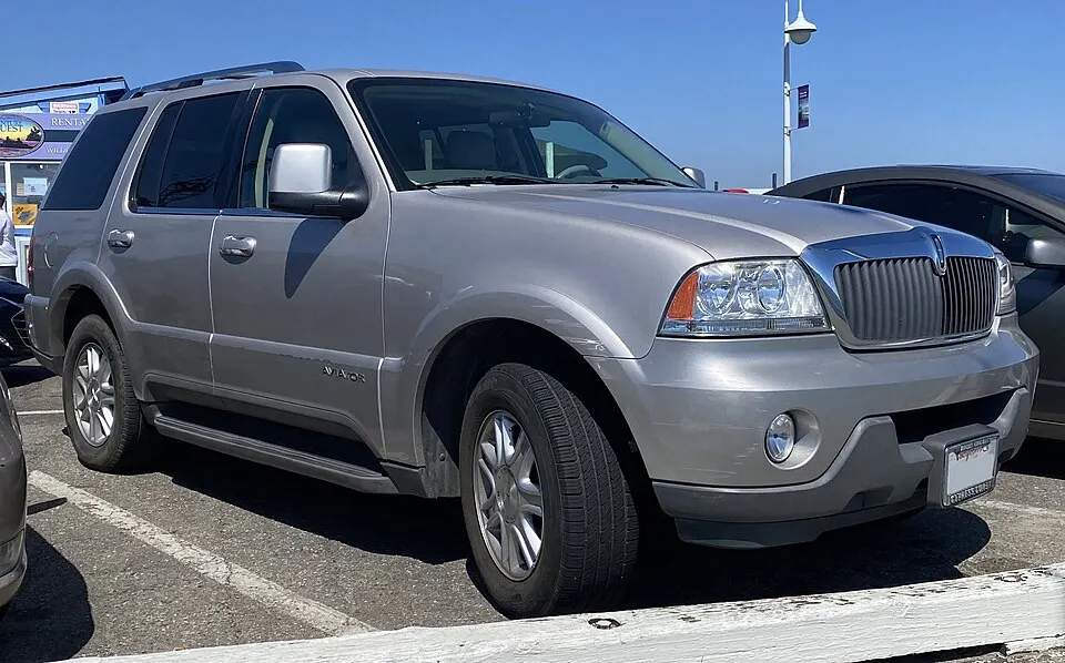 2003 Lincoln Aviator in Mineral Gray Clearcoat Metallic, front right, 08-15-2022, photographed in United States
