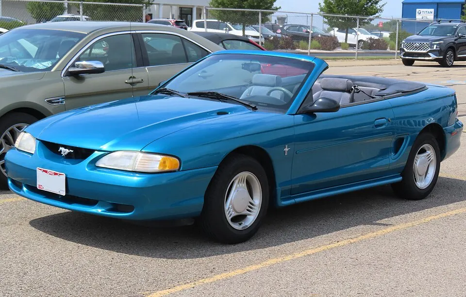 1995 Ford Mustang convertible, front left, 08-06-2023, photographed in United States