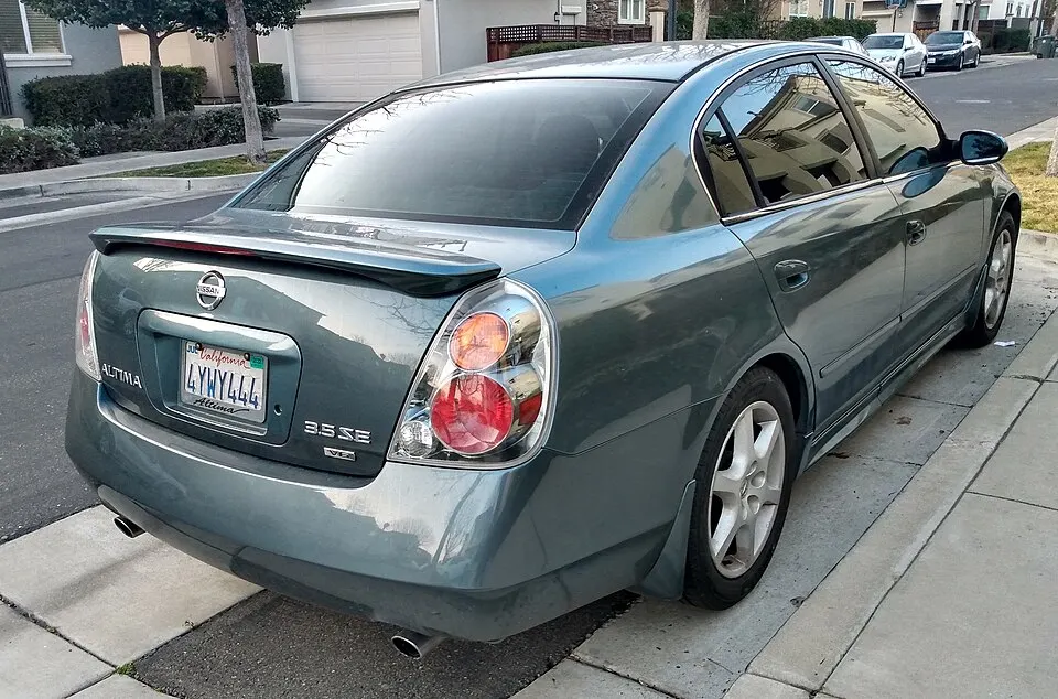 2002 Nissan Altima 3.5 SE V6, photographed in United States